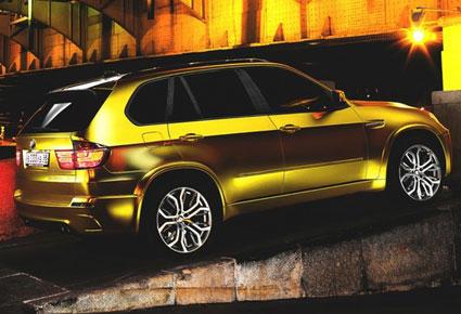 BMW X5 مغلفة بالذهب في شوارع روسيا